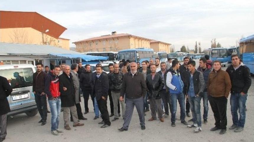 Otob&uuml;s Şof&ouml;rlerinden Kontak Kapatma Eylemi