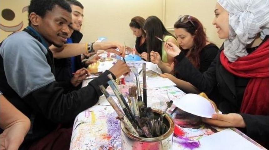 Yabancı Konukların &lsquo;mask&rsquo; Keyfi