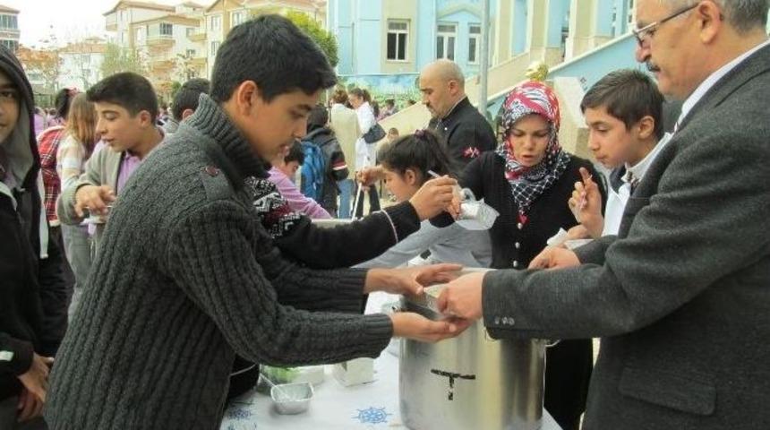 Aksaray&rsquo;da Bin 100 &Ouml;ğrenciye Aşure İkram Edildi