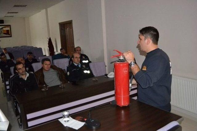 Kula İl&ccedil;e Emniyet Personeline Yangın S&ouml;nd&uuml;rme Eğitimi 1