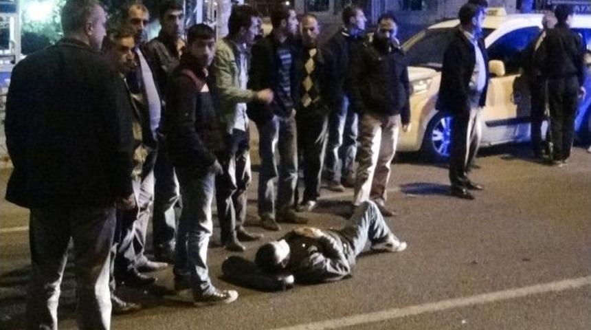 Bisikletli Taksinin Kapısına &Ccedil;arptı