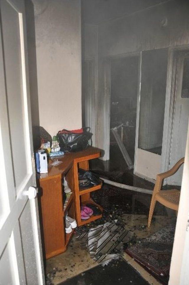 Tarsus&rsquo;ta Gaz Sıkışması Nedeniyle Meydana Gelen Patlamada Anne İle Kızı Yaralandı 2