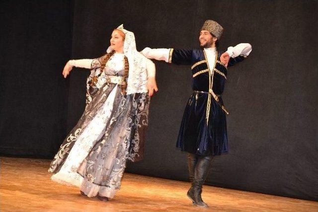 Dağıstan Devlet &Uuml;niversitesi Halk Şarkı Ve Dans Topluluğundan &rsquo;benim Dağıstanım&rsquo; Konulu G&ouml;steri 2