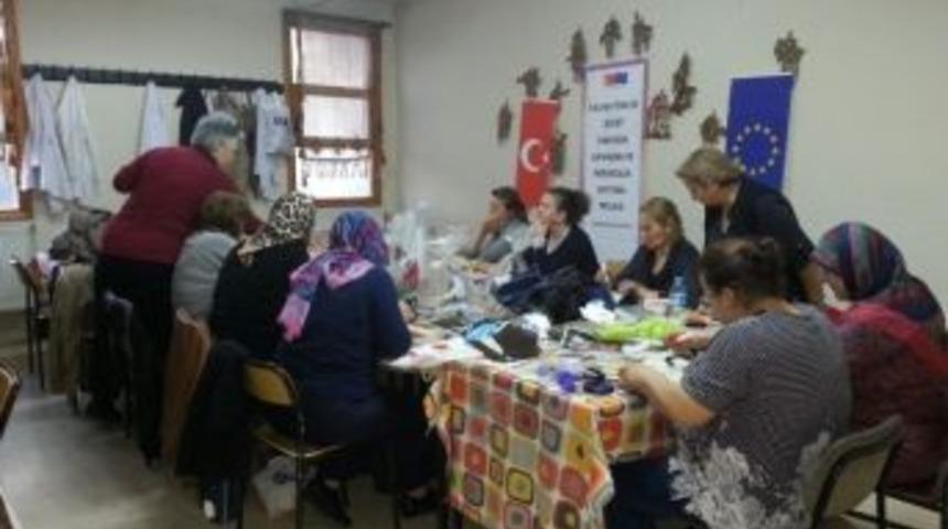 D&uuml;zceli Kadınlar Şiddete Karşı Bilin&ccedil;leniyor