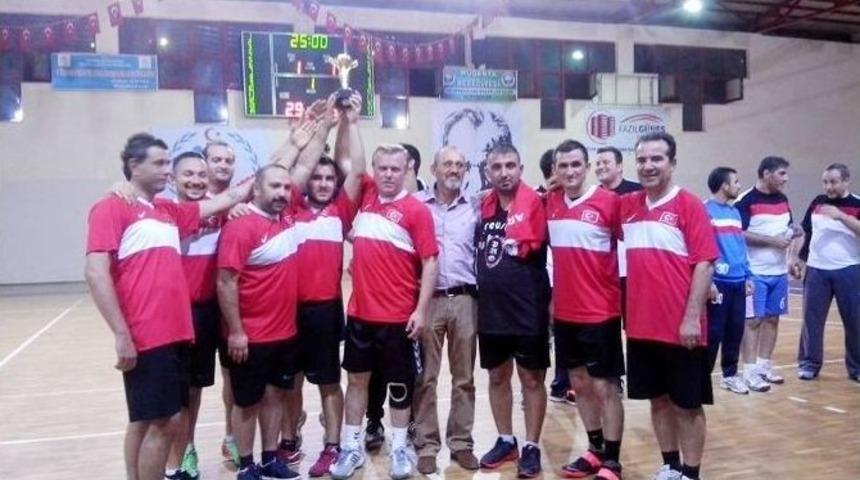 Hentbolun Veteranları Mudanya&rsquo;da Kapıştı