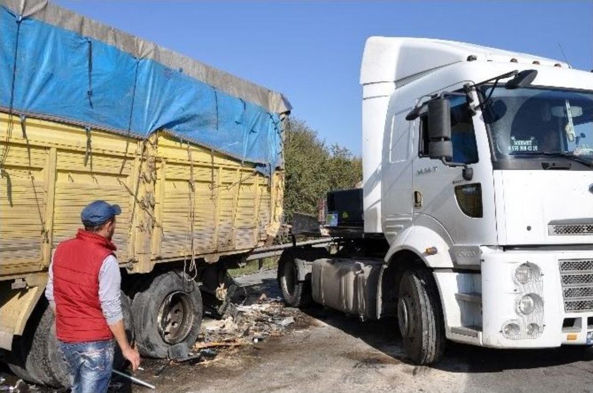Kaza Sonrası Kilometrelerce Ara&ccedil; Kuyruğu Oluştu
