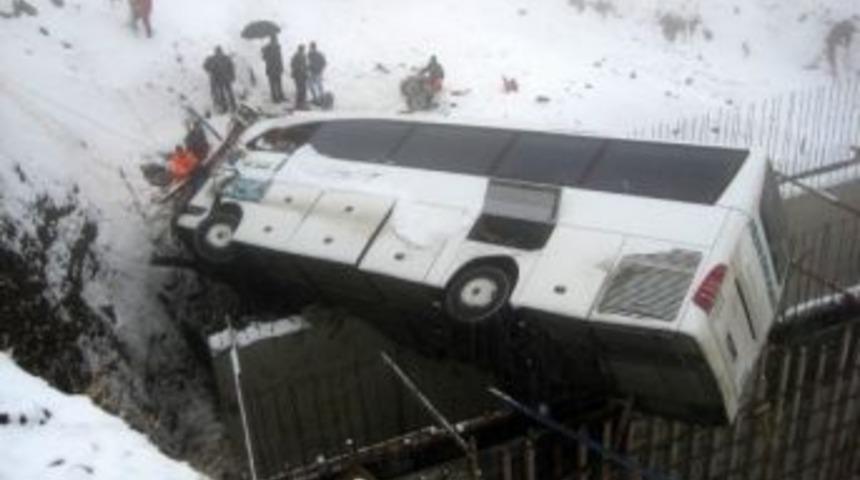 5 Kişinin &Ouml;ld&uuml;ğ&uuml; Kazada Zincir Takmayan Otob&uuml;s S&uuml;r&uuml;c&uuml;s&uuml; &rsquo;asli Kusurlu&rsquo;