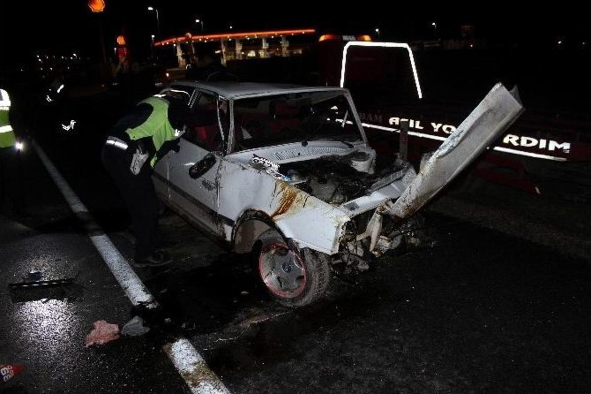 K&uuml;tahya&rsquo;da Trafik Kazası: 2 Yaralı