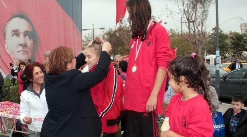 Konaklı &Ccedil;ocuklar Ata&rsquo;sına Koştu