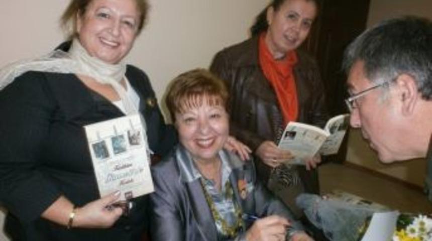 Tuncay, Rumeli Aşkıyla Okurlarıyla Bu Kez Konak&rsquo;ta Buluştu