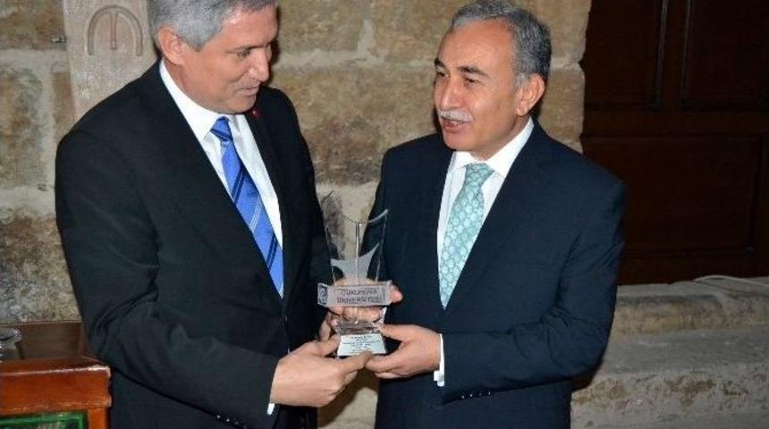 Ramazanoğlu Konağı Yeni D&ouml;neme Vali B&uuml;y&uuml;k&rsquo;&uuml;n Konferansıyla Başladı