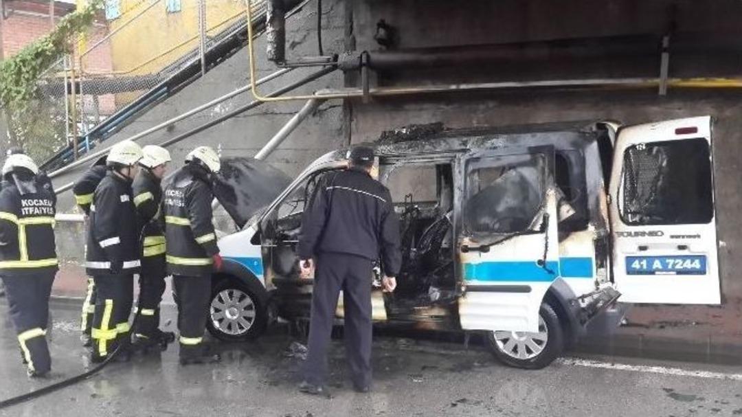 Polis Aracı Alev Alev Yandı