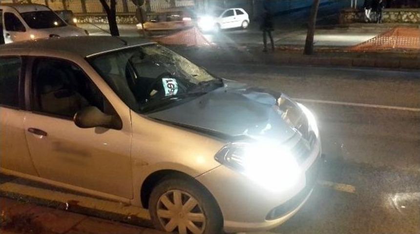 Otomobilin &Ccedil;arptığı Gen&ccedil; Kız &Ouml;ld&uuml;