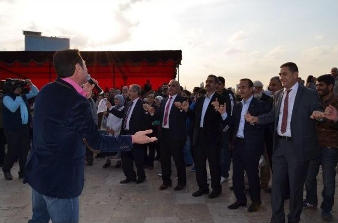 B&uuml;nyamin Babahan Bitlislileri Coşturdu