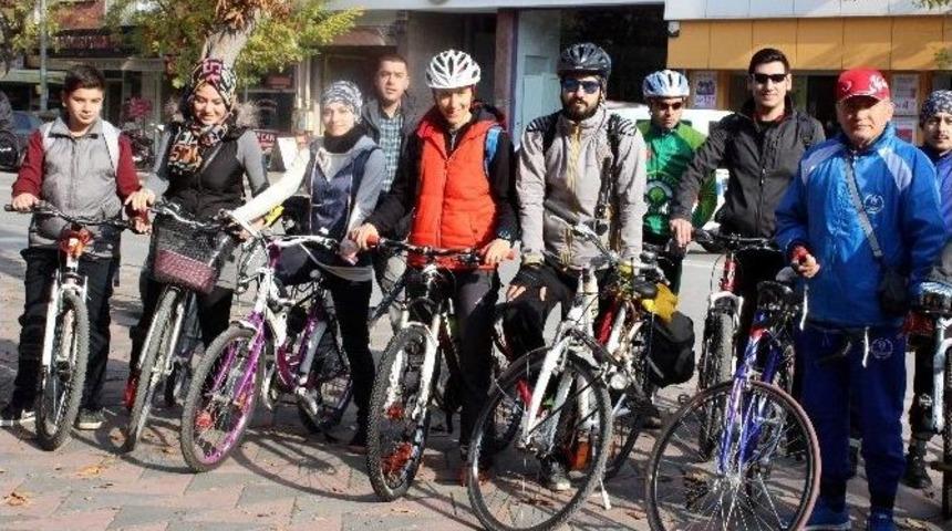 Bisiklet&ccedil;iler Kızılinler&rsquo;e Pedal &Ccedil;evirdi