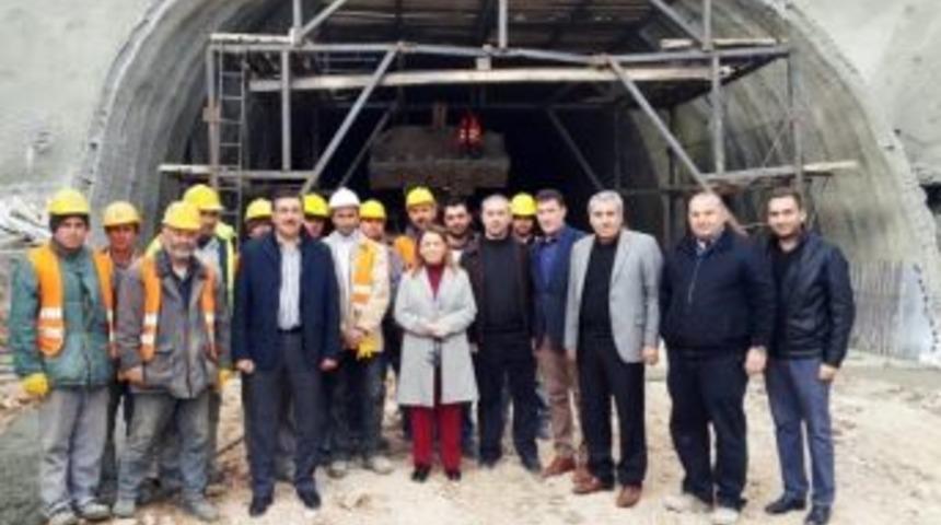 Ak Partili &Ccedil;alık, Karahan T&uuml;neli&rsquo;nde &Ccedil;alışmaları İnceledi