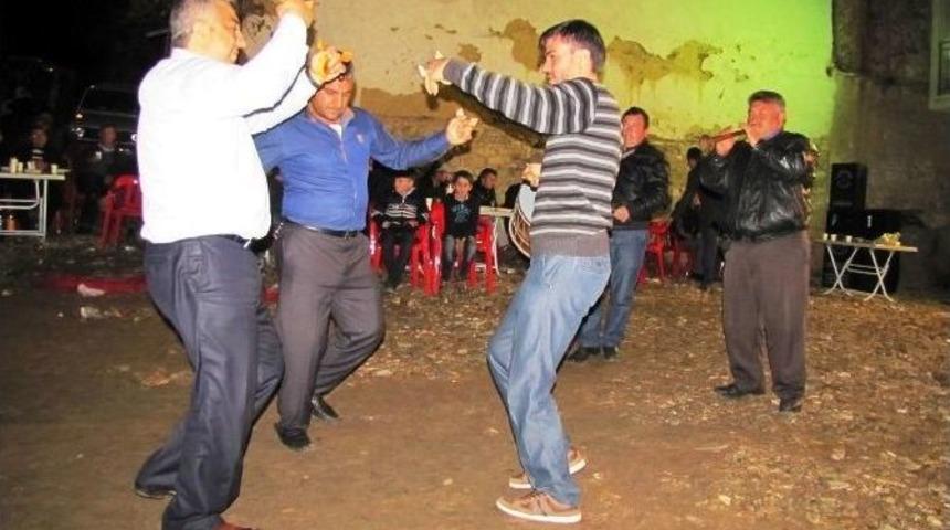 Belediye Başkanı &Ccedil;alışkan, K&ouml;y D&uuml;ğ&uuml;n&uuml;nde D&ouml;kt&uuml;rd&uuml;