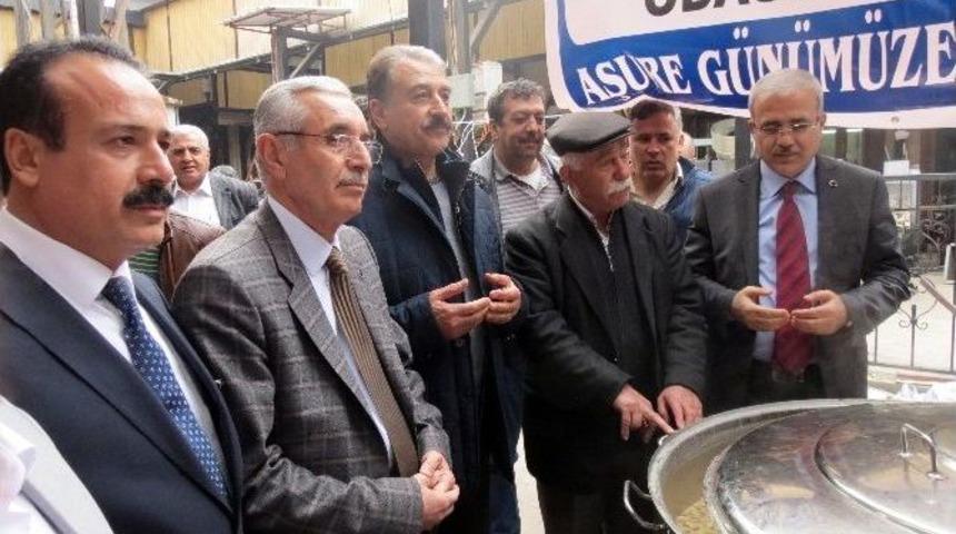 Bakırcılar &Ccedil;arşısı Esnafına Aşure İkramı