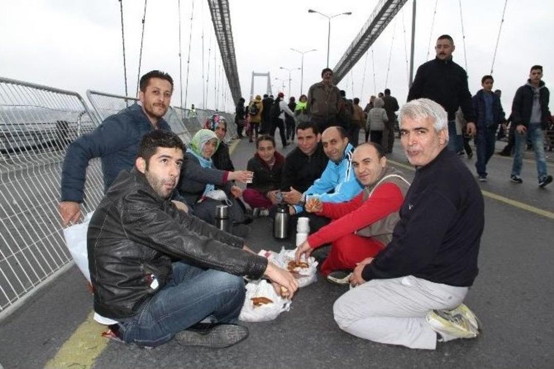 Maraton Boğaz K&ouml;pr&uuml;s&uuml;&rsquo;nde Renkli G&ouml;r&uuml;nt&uuml;ler Oluşturdu