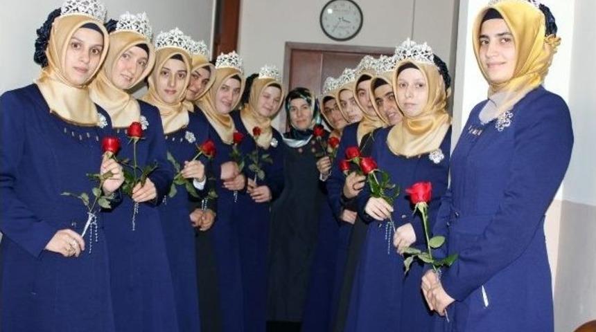 Hafızeler Ta&ccedil;larını Taktı