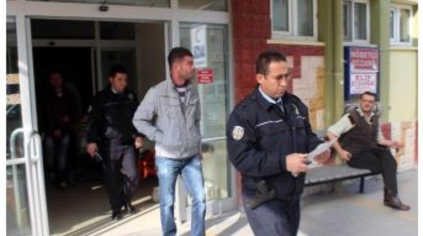 Sileceğe Takılan Ayakla Ka&ccedil;an S&uuml;r&uuml;c&uuml; Yakalandı