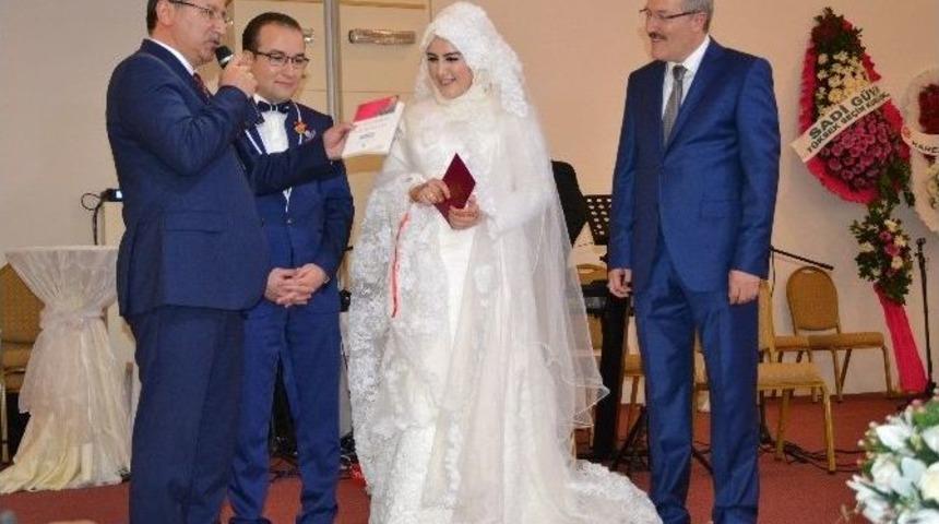 Belediye Başkanı Oğlunun Nikahını Kıydı