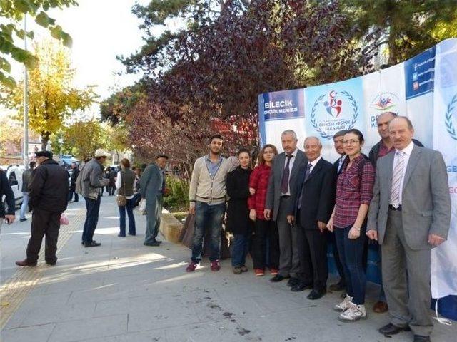 Bilecik Gen&ccedil;lik Merkezi Aşure Dağıttı 1