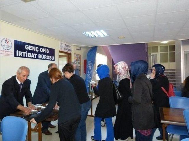 Bilecik Gen&ccedil;lik Merkezi Aşure Dağıttı 3