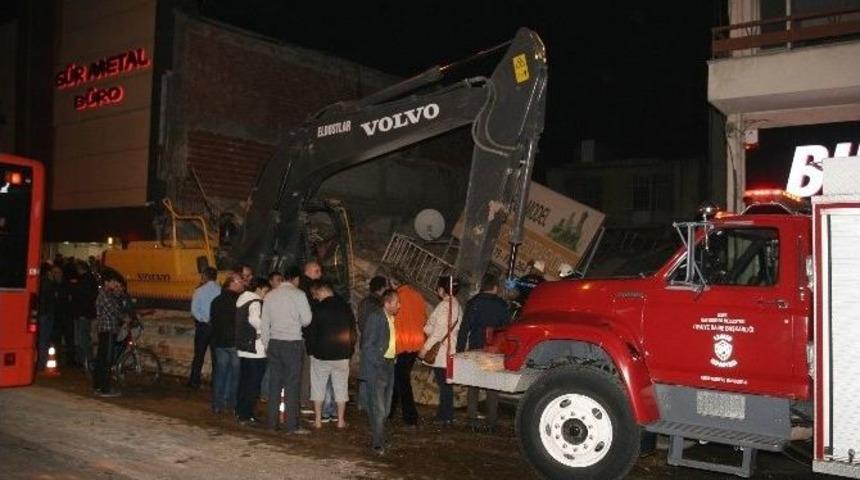 İzmir&rsquo;de 3 Katlı Bina &Ccedil;&ouml;kt&uuml;