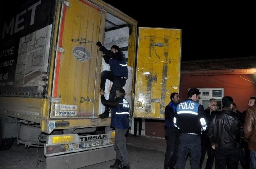 (&ouml;zel Haber) Sahte G&uuml;mr&uuml;k M&uuml;h&uuml;rl&uuml; Tır&rsquo;dan 412 Bin Paket Ka&ccedil;ak Sigara &Ccedil;ıktı