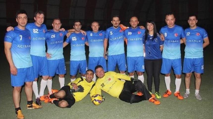 Acıbadem Yarı Finalde