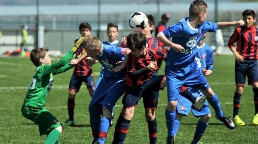 Minik &rsquo;devler&rsquo; İzmir&rsquo;e Geliyor