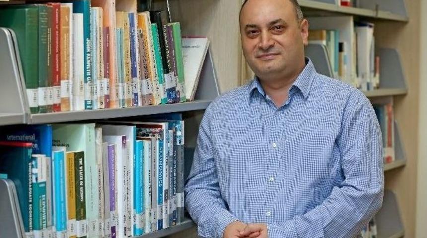 Do&ccedil;.dr. Hala&ccedil;: &ldquo;altın Kısa Ve Orta Vadede Kazandırmıyor&rdquo;