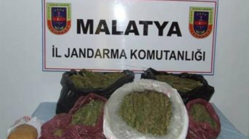 Otob&uuml;ste Esrar Ele Ge&ccedil;irildi