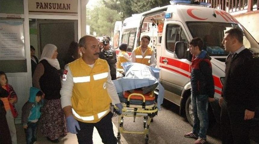 Otomobil Şarampole Yuvarlandı: 2 Yaralı
