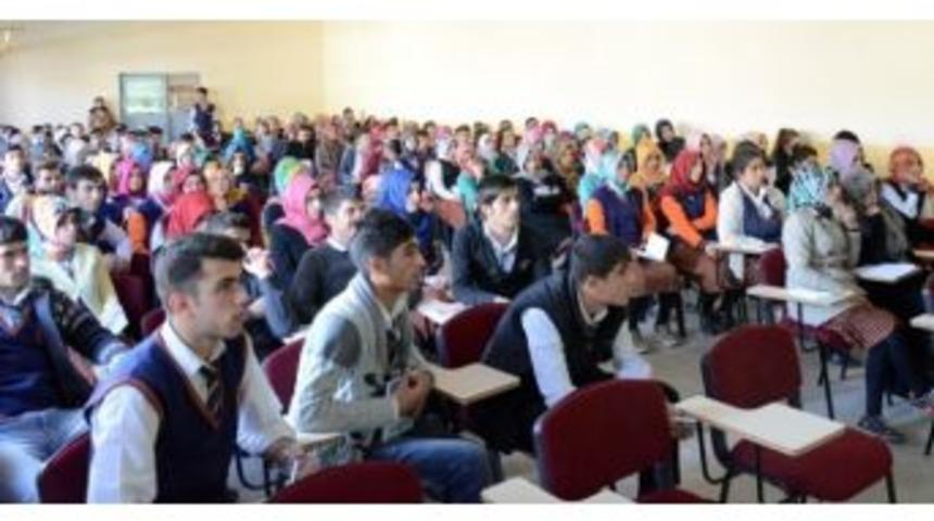 &Ouml;ğrenciler Ter&ouml;rizme Karşı Uyarıldı