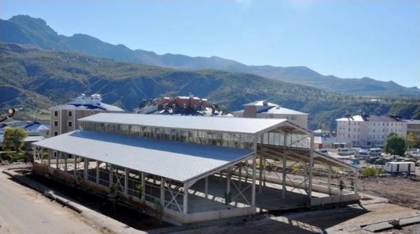 Tunceli&rsquo;de Halk Pazarı Ve Kapalı Otopark Tamamlandı