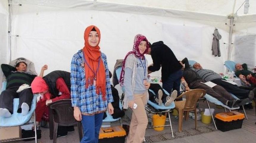 Gen&ccedil;lik Merkezi&rsquo;nden Kan Bağışı Kampanyası