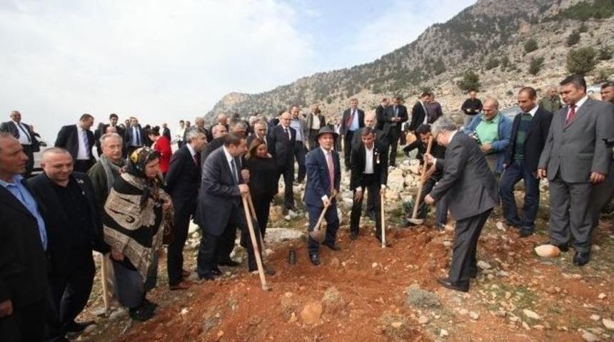 Başkan &Ouml;z Denktaş Gen&ccedil;lik Ormanı Fidan Dikti