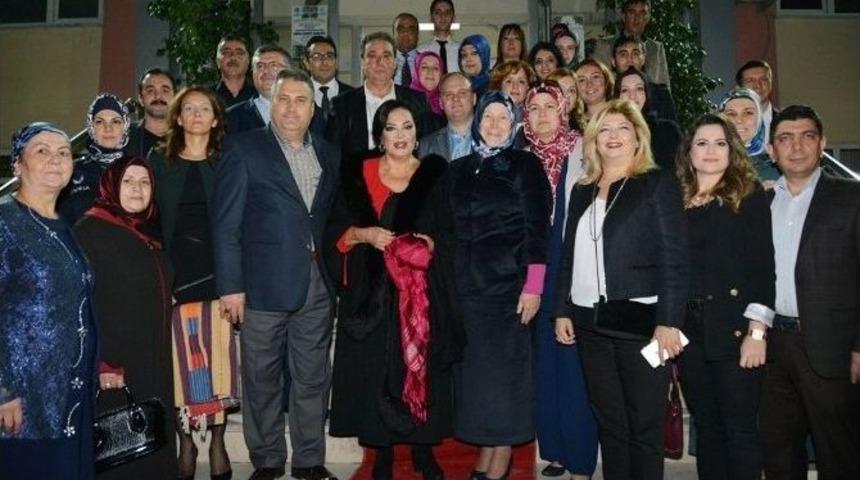 T&uuml;rkan Şoray&rsquo;a &rsquo;fahri Hemşehrilik&rsquo; Beratı