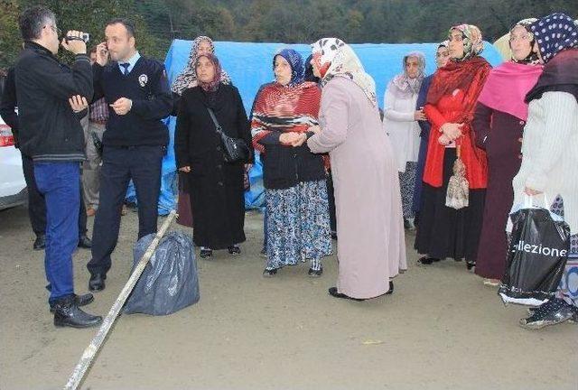 Rizeli Kadınlardan İlginç Yol Kapatma Eylemi