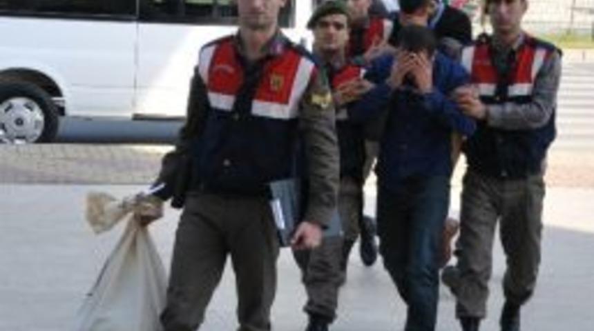 Jandarma Valiz İ&ccedil;inde 10 Kilo 750 Gram Esrar Ele Ge&ccedil;irdi