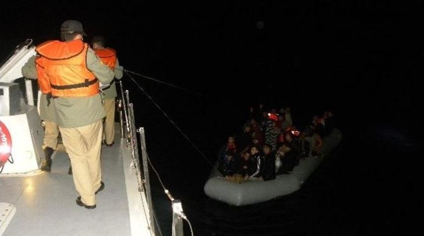 52 Ka&ccedil;ak G&ouml;&ccedil;men Kurtarıldı