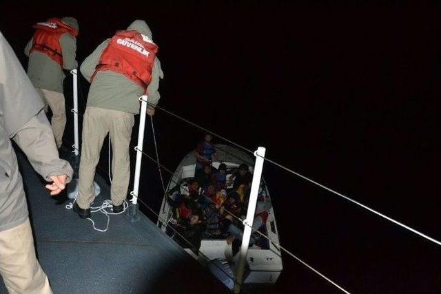 52 Ka&ccedil;ak G&ouml;&ccedil;men Kurtarıldı 1