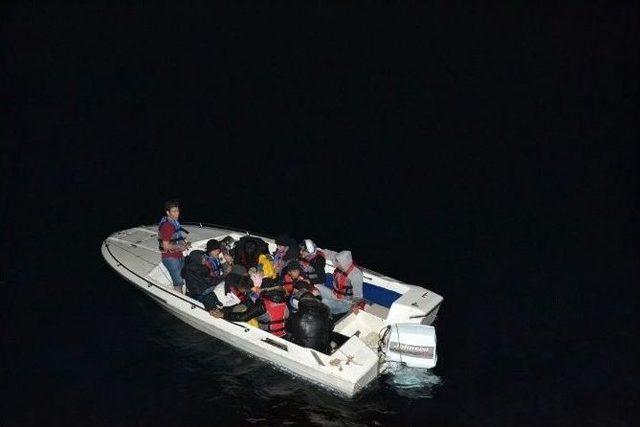 52 Ka&ccedil;ak G&ouml;&ccedil;men Kurtarıldı 2