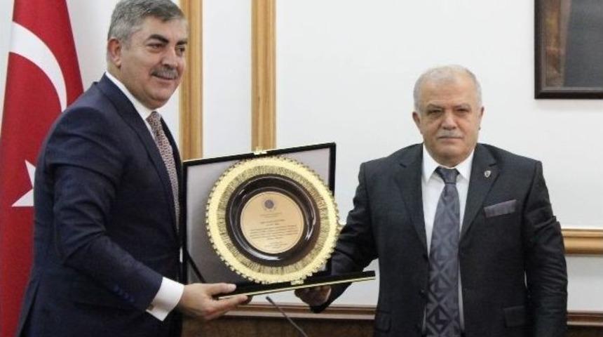 Kırşehirliler Fedarasyonu Vali Şent&uuml;rk&rsquo;&uuml; Ziyaret Etti