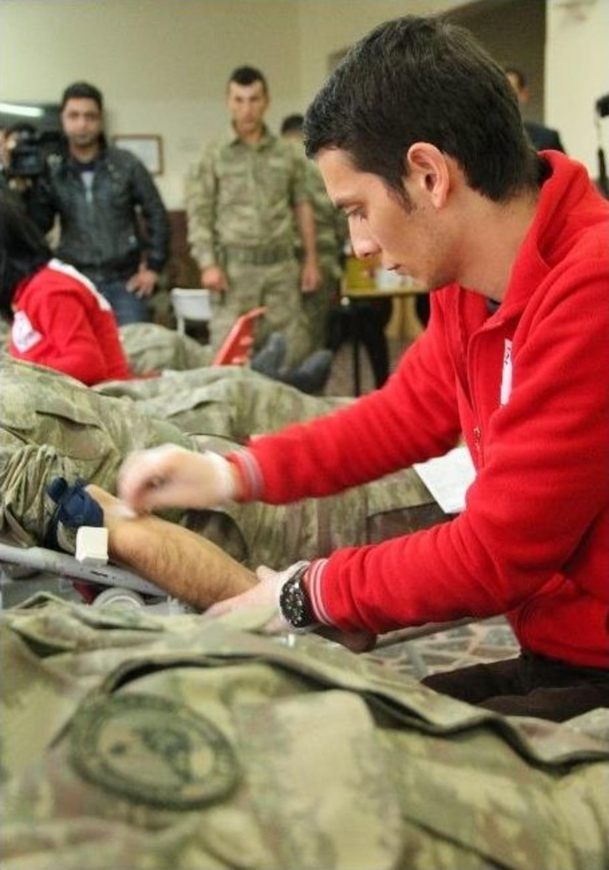 Komandolardan Kan Bağışı