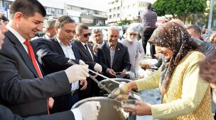 Muratpaşa 1 Ton Aşure Dağıttı