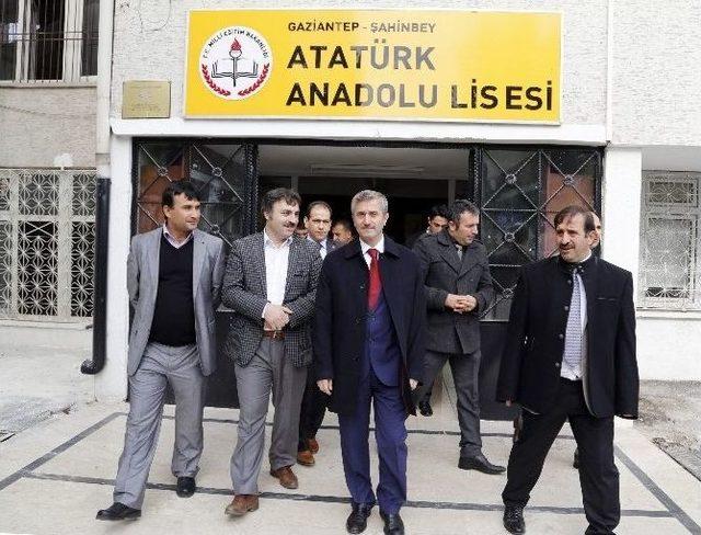 Başkan Tahmazoğlu Lise &Ouml;ğrencilerine Aşure İkram Etti 1
