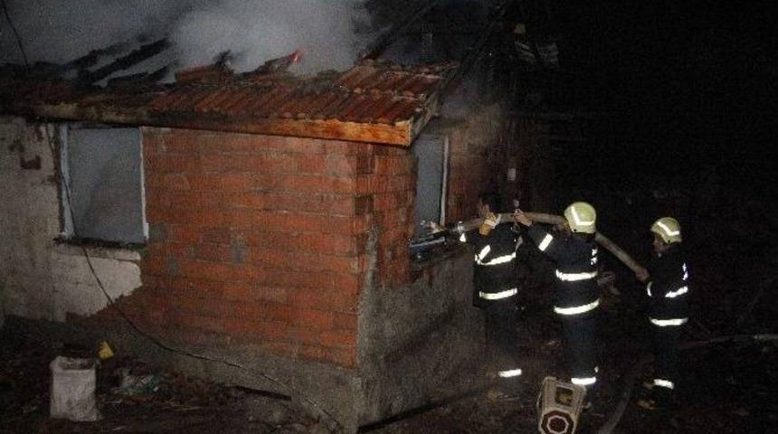 Karab&uuml;k&rsquo;te Ev Yangını